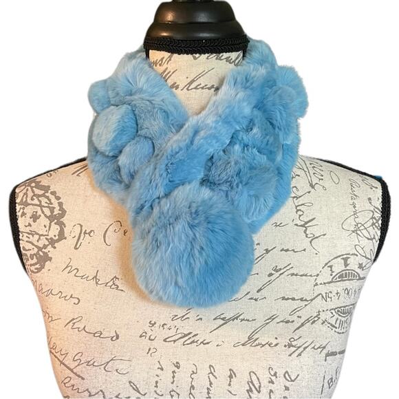 Faux Fur NEW Blue Warm Neck Scarf Wrap One Size - Picture 1 of 3